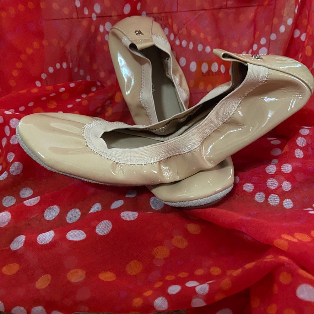 Yosi Samra nude patent leather foldable flats